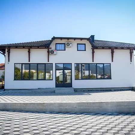 Prenociste Adria 3* Vranje